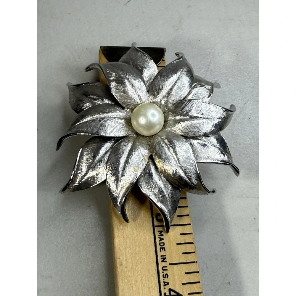 Vintage Silver Tone Faux Pearl Flower 3